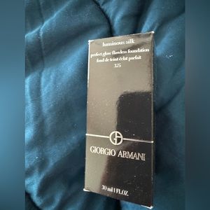 Armani Foundation NIB